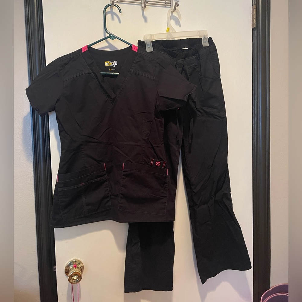Black scrubs petite